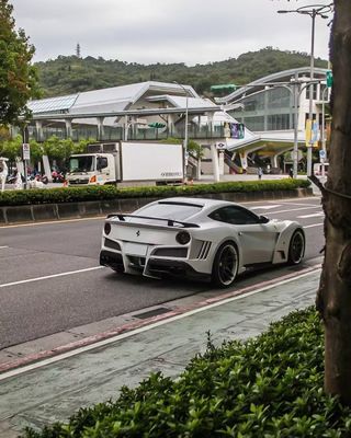 Ferrari F12 Fibra de carbono corpo Kit F12 Novitec N-largo estilo dianteiro e traseiro parachoque arco da roda F12 spoiler difusor lábio dianteiro