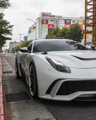 Ferrari F12 Fibra de carbono corpo Kit F12 Novitec N-largo estilo dianteiro e traseiro parachoque arco da roda F12 spoiler difusor lábio dianteiro