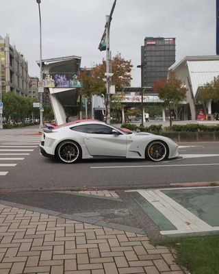 Ferrari F12 Fibra de carbono corpo Kit F12 Novitec N-largo estilo dianteiro e traseiro parachoque arco da roda F12 spoiler difusor lábio dianteiro