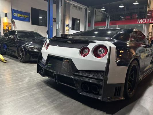 Nissan GTR Corpo de fibra de carbono Kit GTR r35 Atualizado 2024nismo estilo dianteiro e traseiro spoilers pára-choques parafusos