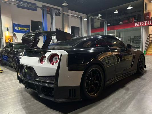 Nissan GTR Corpo de fibra de carbono Kit GTR r35 Atualizado 2024nismo estilo dianteiro e traseiro spoilers pára-choques parafusos