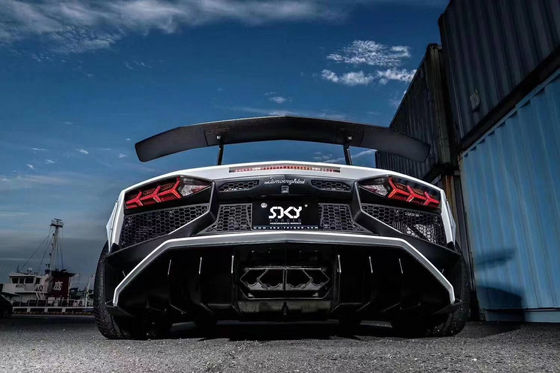 Para o Lamborghini Aventador LP700 Kit de corpo de fibra de carbono LP700 Upgraded LB-style Side Skirt Spoiler Wheel Arch