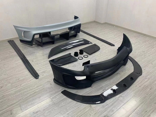 Para a Ferrari 599 Body Kit 599 Upgraded VORS Style Frente e traseiro Bumper Side Skirt Spoiler Carbon Fiber Body Kit