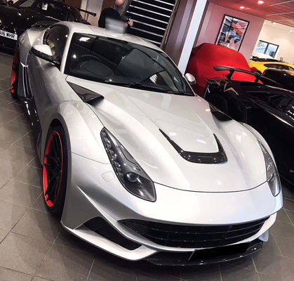 Fibra de carbono de alta qualidade para a Ferrari F12 Fibra de carbono Cobre Decoração F12 Fibra de carbono Compartimento do motor Tuyere Pequena peça