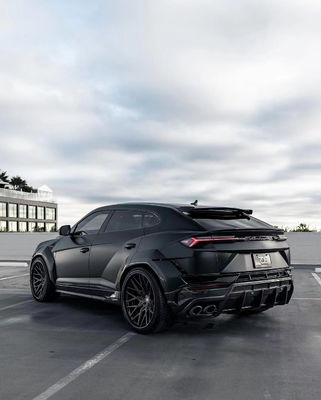 Corpo preto de Lamborghini URUS Upgraded 1016 Hood Spoiler Wide Body Kit