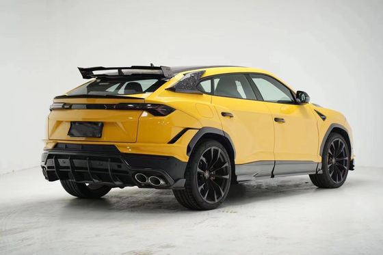 Kit de corpo URUS Lamborghini 2018-2019 Fibra de carbono Difusor de lábio frontal Urus Wide Body Kit