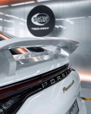 Peças para automóveis para Porsche Palamela 971 Spoiler O Palamela 971 foi atualizado com um Spoiler de fibra de carbono estilo Techart