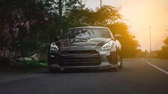 Para o Nissan GTR R35 Carbon Fiber Body Kit GTR Upgraded Top Style Carbon Fiber Frente e traseiro Bumper Side Skirt Spoilers