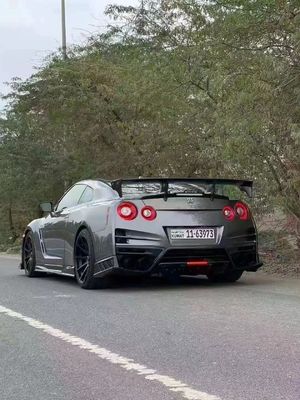 Para o Nissan GTR R35 Carbon Fiber Body Kit GTR Upgraded Top Style Carbon Fiber Frente e traseiro Bumper Side Skirt Spoilers